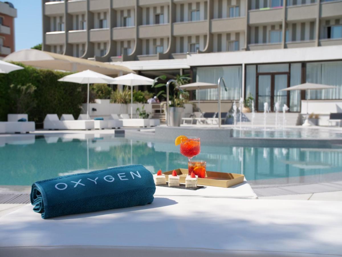 Oxygen Lifestyle Hotel Viserbella di Rimini Extérieur photo